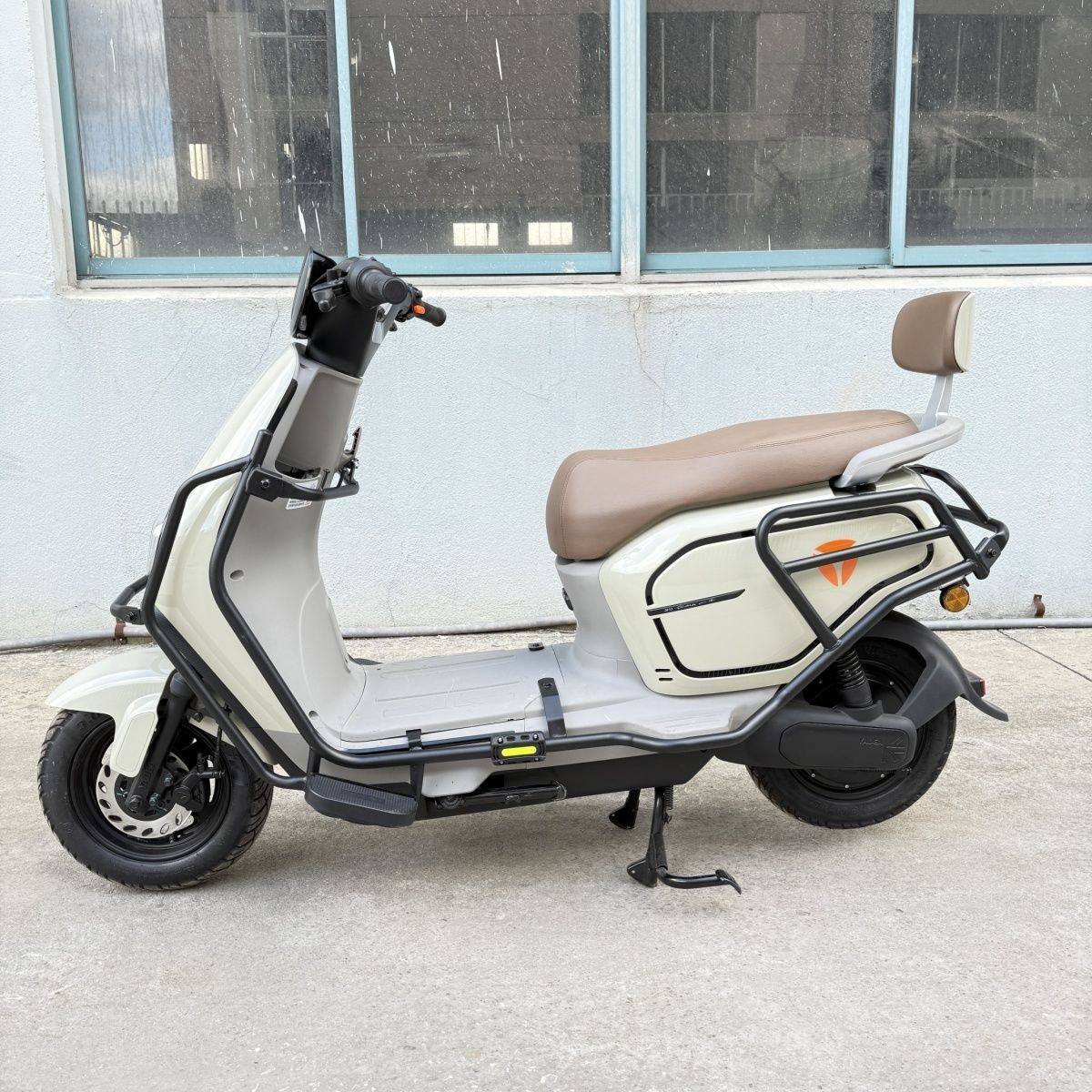 适用雅迪M33H/M一体护杠