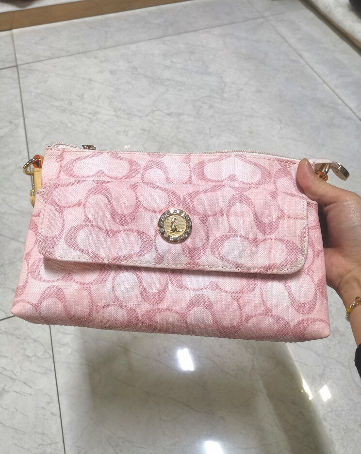 特价莎萱袋鼠品牌女包手提斜挎粉色休闲时尚百搭多隔层多隔层小包