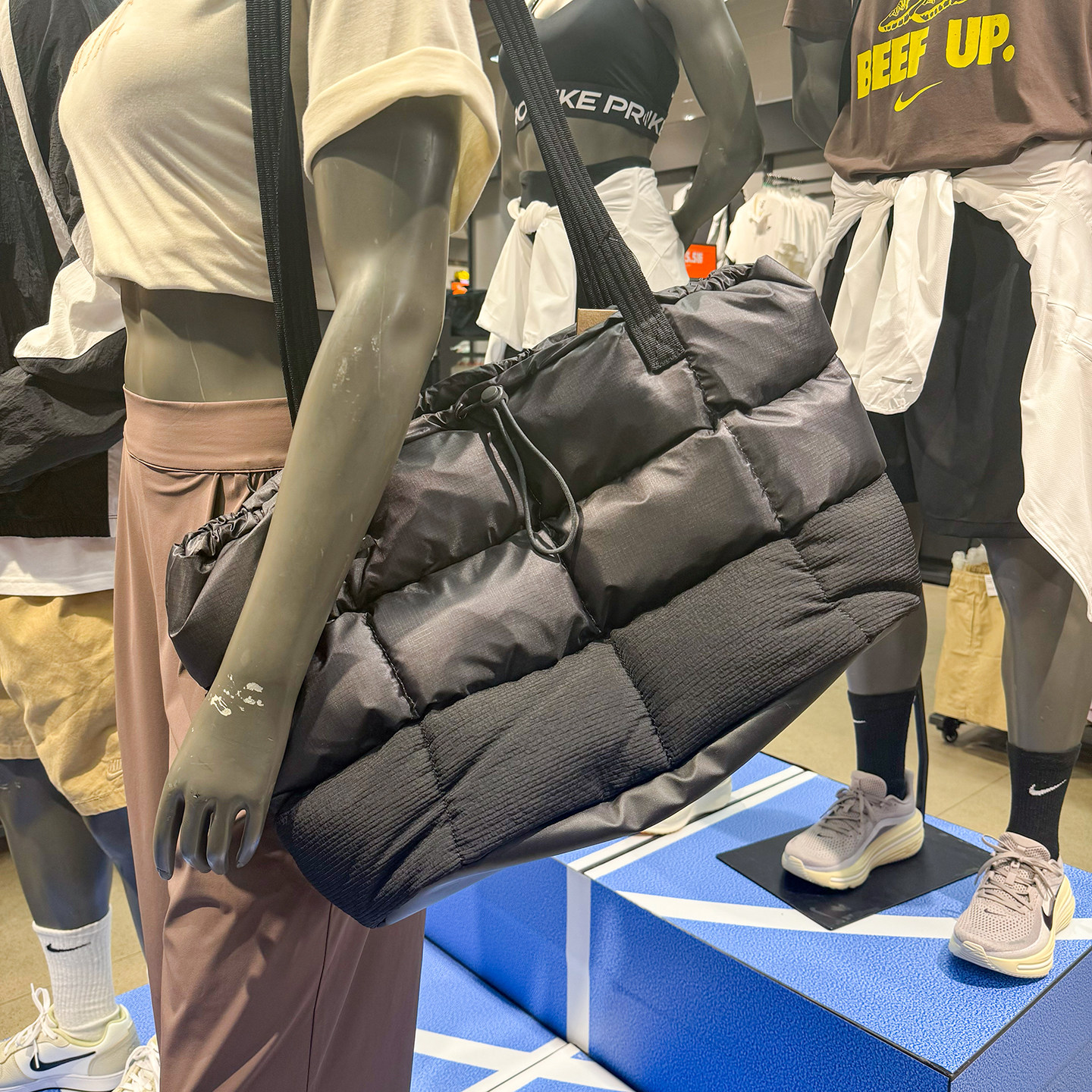 Nike耐克黑白大容量单肩包云朵包电脑手提包旅行托特包男女FZ1316