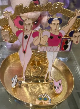 日本限定双叶社蜡笔小新 芭蕾舞兄弟 金属耳钉装饰架首饰架