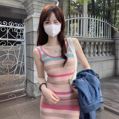 多巴胺彩虹条纹无袖针织包臀连衣裙女秋冬季配大衣内搭打底减龄