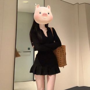 包臀裙辣妹短裙 修身 2025新款 御姐风高级黑色v领连衣裙子女秋冬季