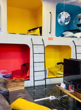 capsule bunk bed hotel bed sleep pod nap pod game pod  hub