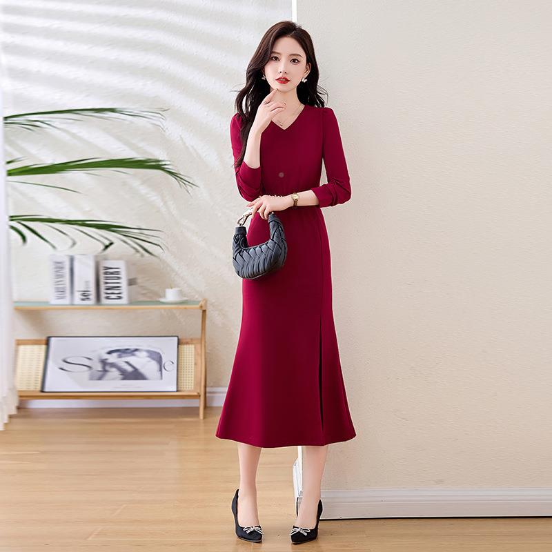 季5新品女装款气质名媛修身显瘦V领酒红色时尚长包臀连衣秋裙Z529