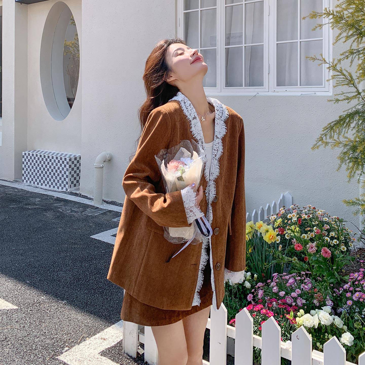 咖色复古蕾丝拼接西服套装女20韩25秋系D084-032高级装感质西短裙