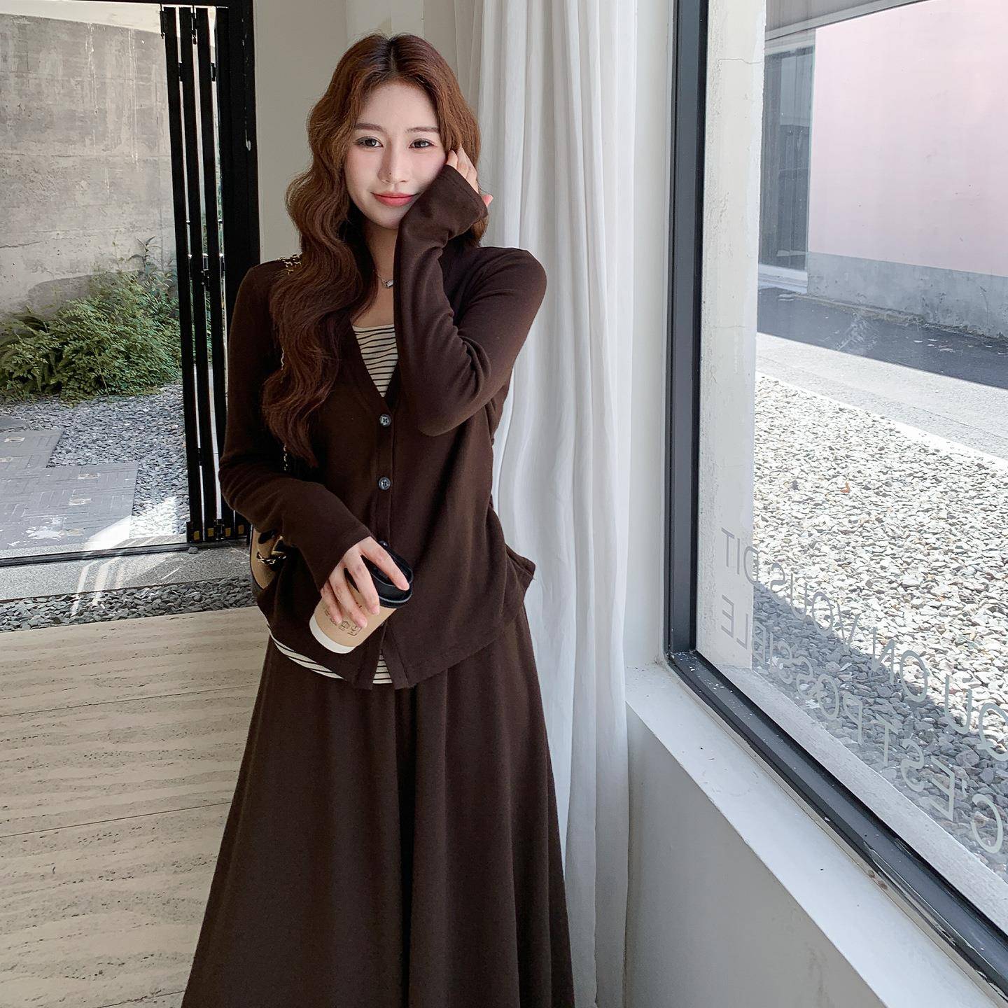 咖啡复古慵懒B187-301风休闲色套装裙女22衣5秋季针织V领0上半身