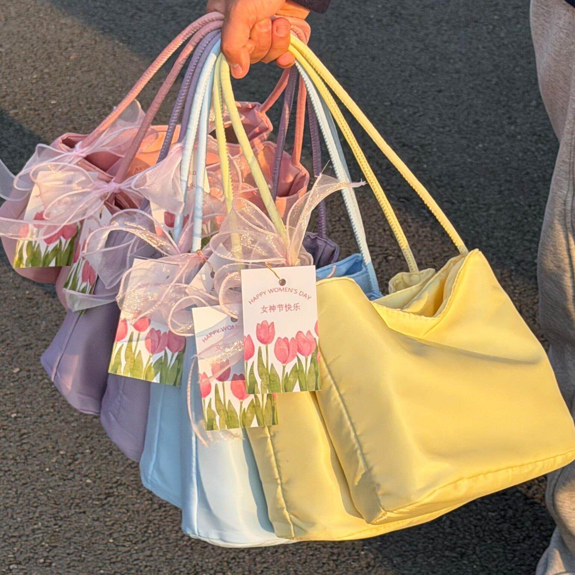 女神节伴手礼多巴胺奶油色系礼品袋水桶包三八妇女节送员工手提包