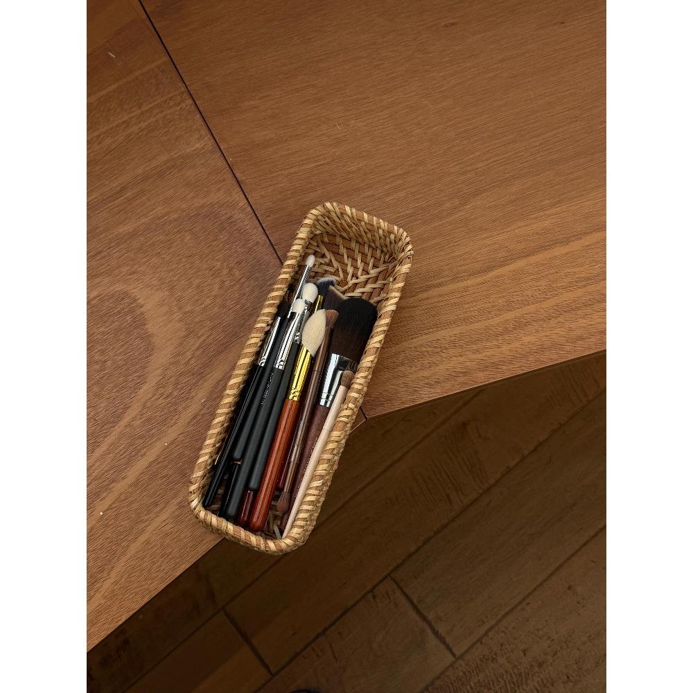 长期主义丨藤编化妆刷收纳化妆桌面化妆品梳妆台眉笔口红收纳盒筐