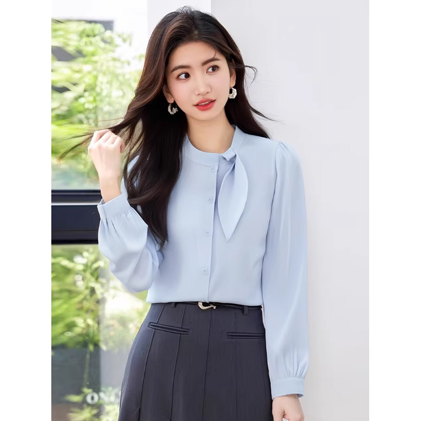 蓝色衬衫女秋季通勤飘带长袖衬衣