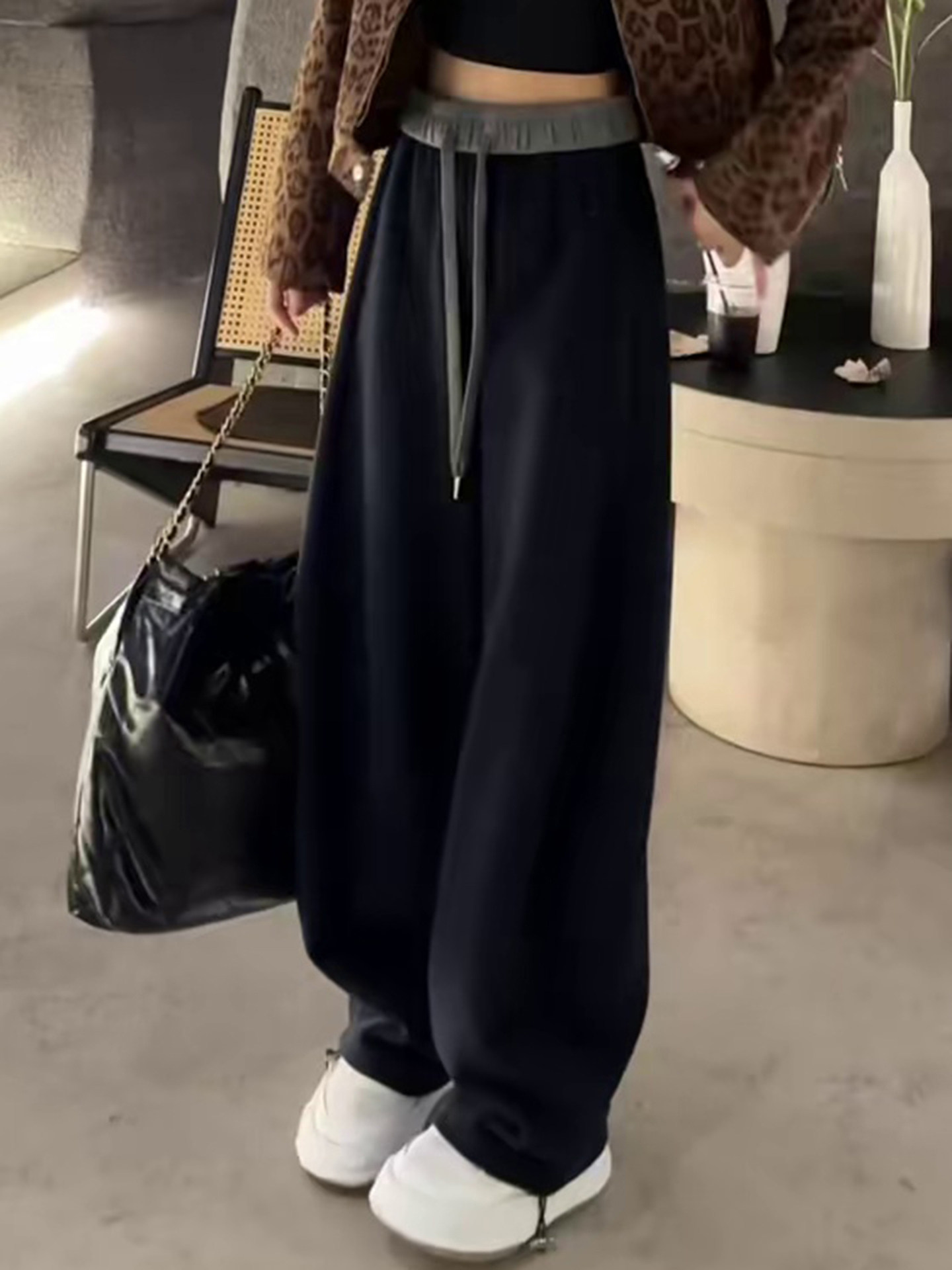 黑色加绒裤子女秋冬季2025新款爆款加厚卫裤休闲运动弯刀阔腿长裤