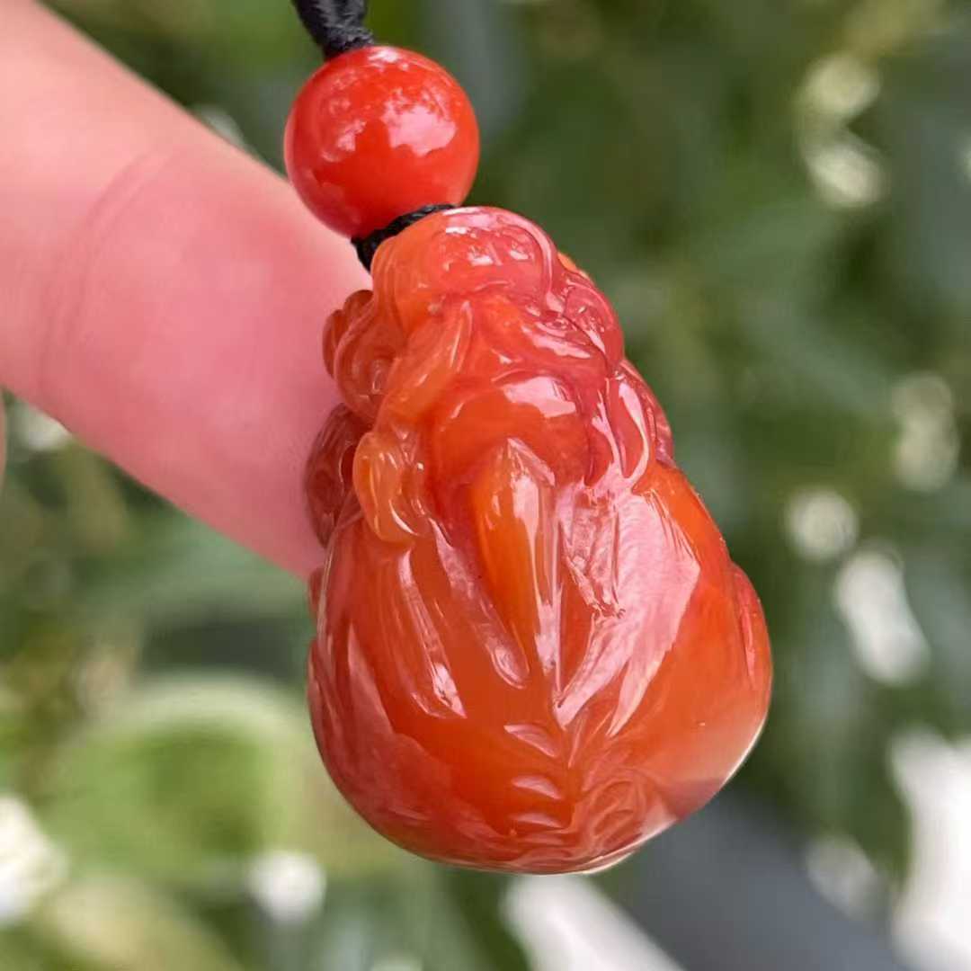 精品瓦西南红玛瑙貔貅吊坠满肉柿子红手串男女款玉石收藏