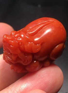 瓦西南红貔貅雕刻吊坠柿子红带锦红满色满肉精工雕刻挂件百搭男女