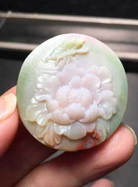 精品凉山盐源玛瑙蝶恋花牌子雕刻挂件吊坠高贵浅绿玉化籽料男女款