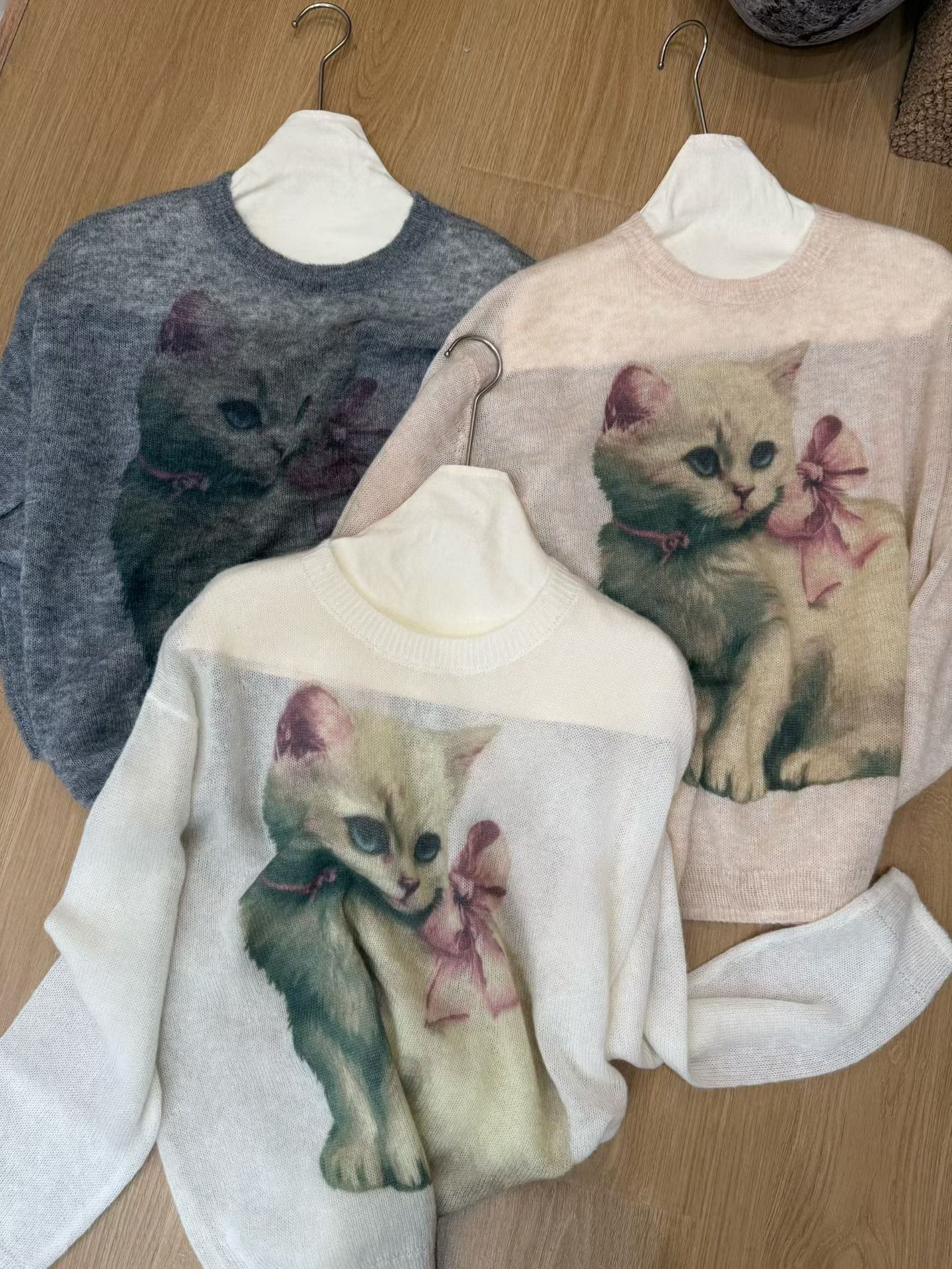复古油画小猫印花马海毛羊毛针织衫女薄款圆领宽松短款套头毛衣秋