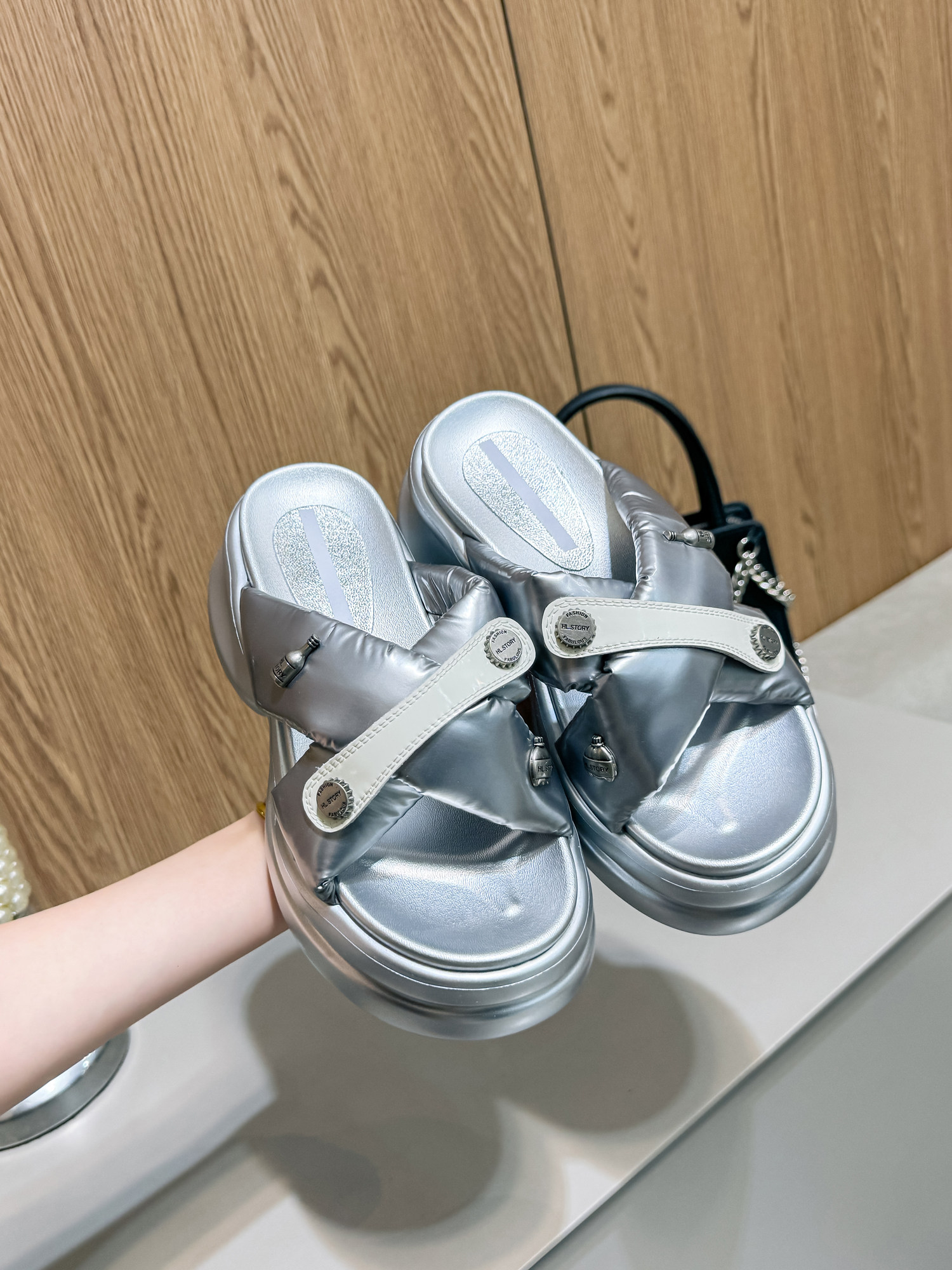 夏季新款羽绒布拼牛皮时尚厚底一字拖韩版甜美外穿沙滩女拖鞋凉鞋