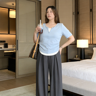 小包菜假两件小V领短袖 显瘦减龄通勤上衣 T恤女大码