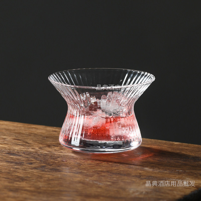 小众复古精致酒盏杯玻璃鸡尾酒杯特调果汁饮品杯旋转威士忌洋酒杯