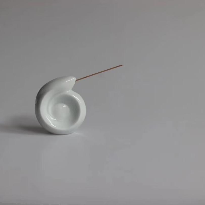 海棠春睡蛇年文创香插镇纸笔搁