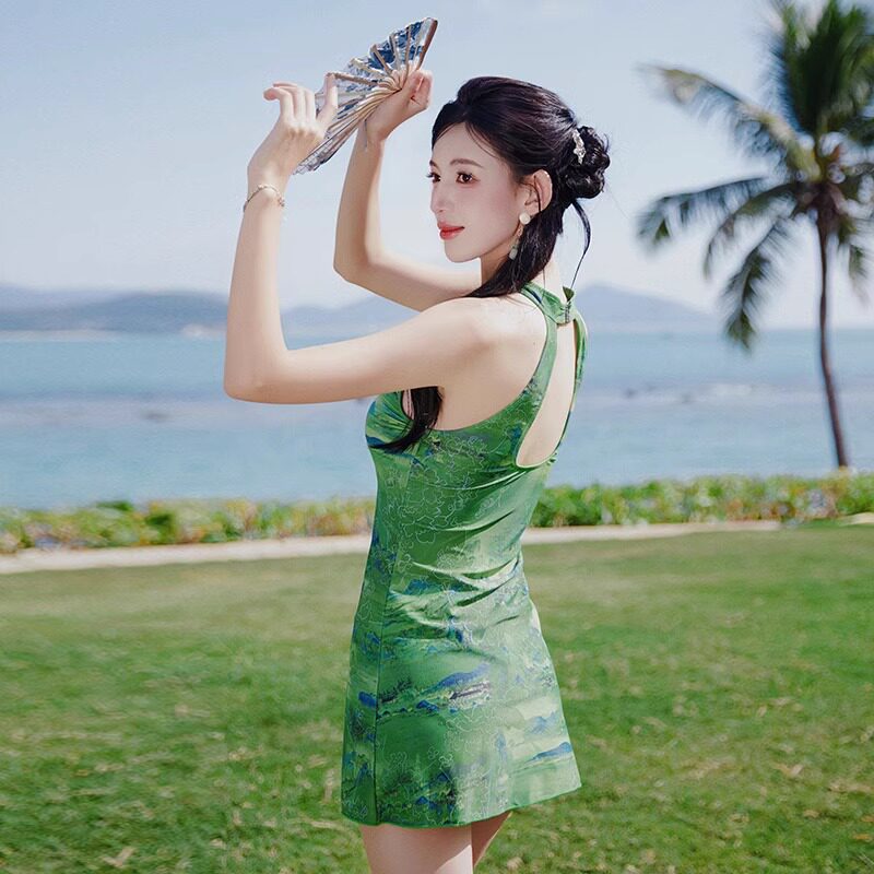 绿色旗袍连体泳衣女夏2024新款爆款高端保守高级感海边度假游泳衣