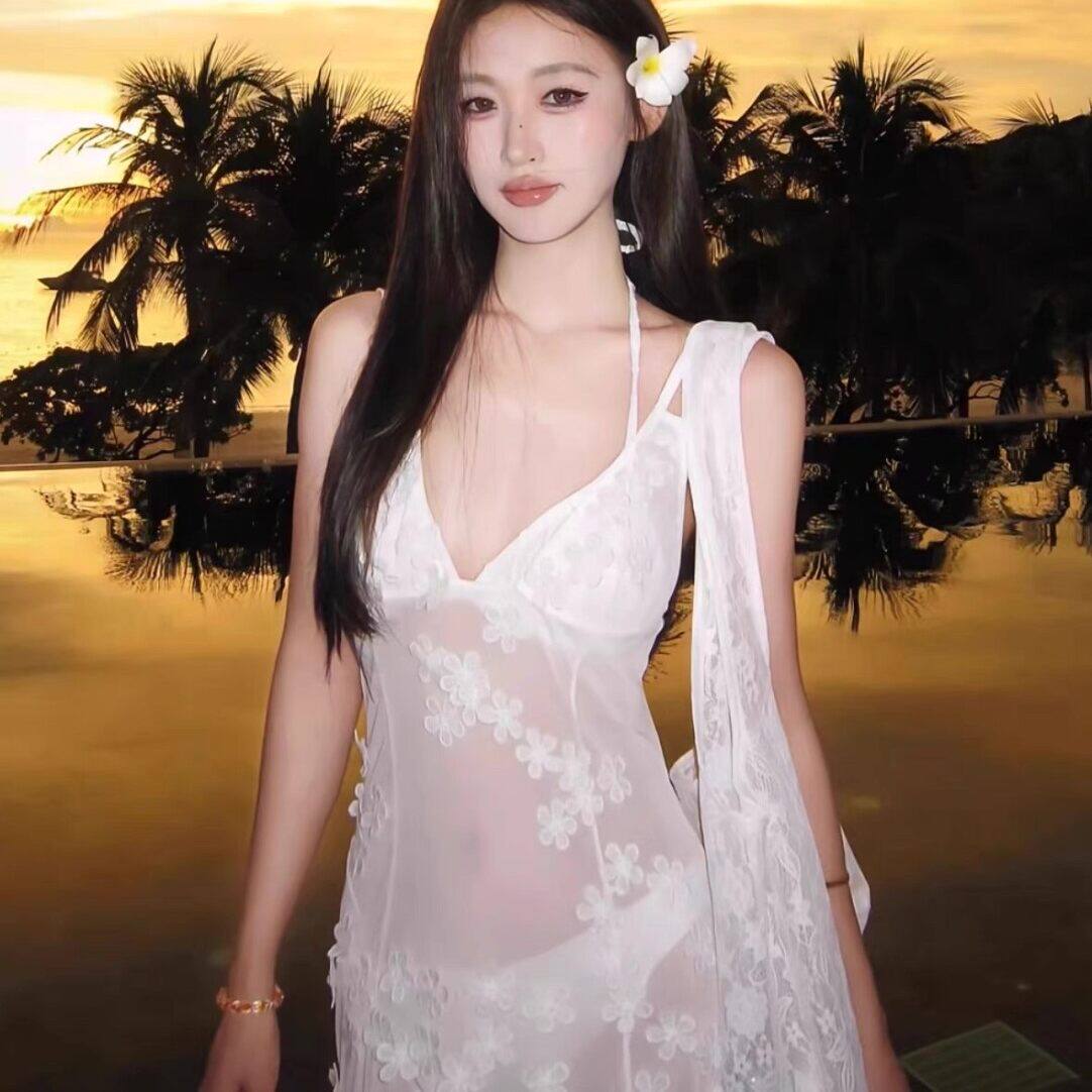泳衣【献给爱丽丝】超重工刺绣花朵度假立体泳衣比基尼女原厂家
