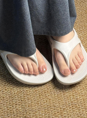 夏季运动人字拖鞋女暴走防滑防臭夹脚厚底海边沙滩凉拖百搭不累脚