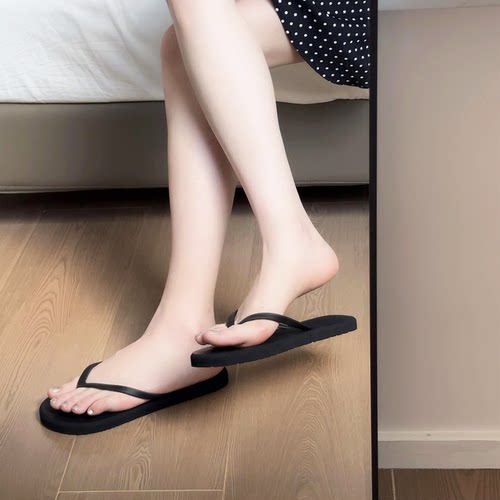 小黑人字拖才是百搭单品