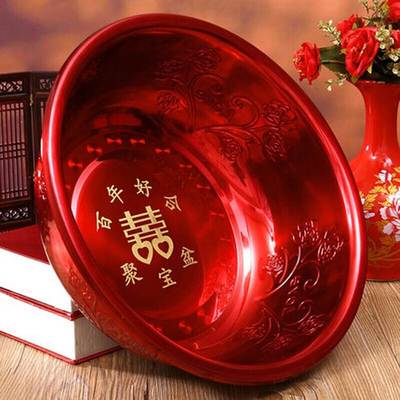 Happy basin woman's accompanying wedding washbasin maiden