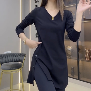 2026秋季新款时尚简约休闲V领长袖中长款T恤女纯色显瘦百搭打底衫