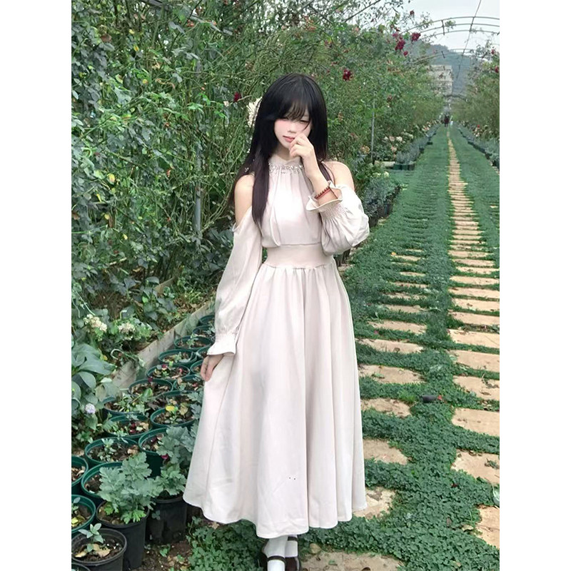 法式温柔甜美连衣裙女春季新款高级感纯欲露肩掐腰显瘦长裙子