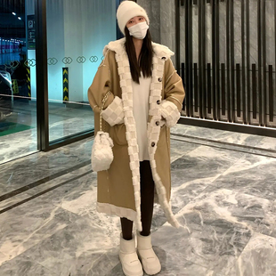 时尚设计感外套中长款女秋冬皮毛一体正反两穿羊羔绒连帽加厚大衣
