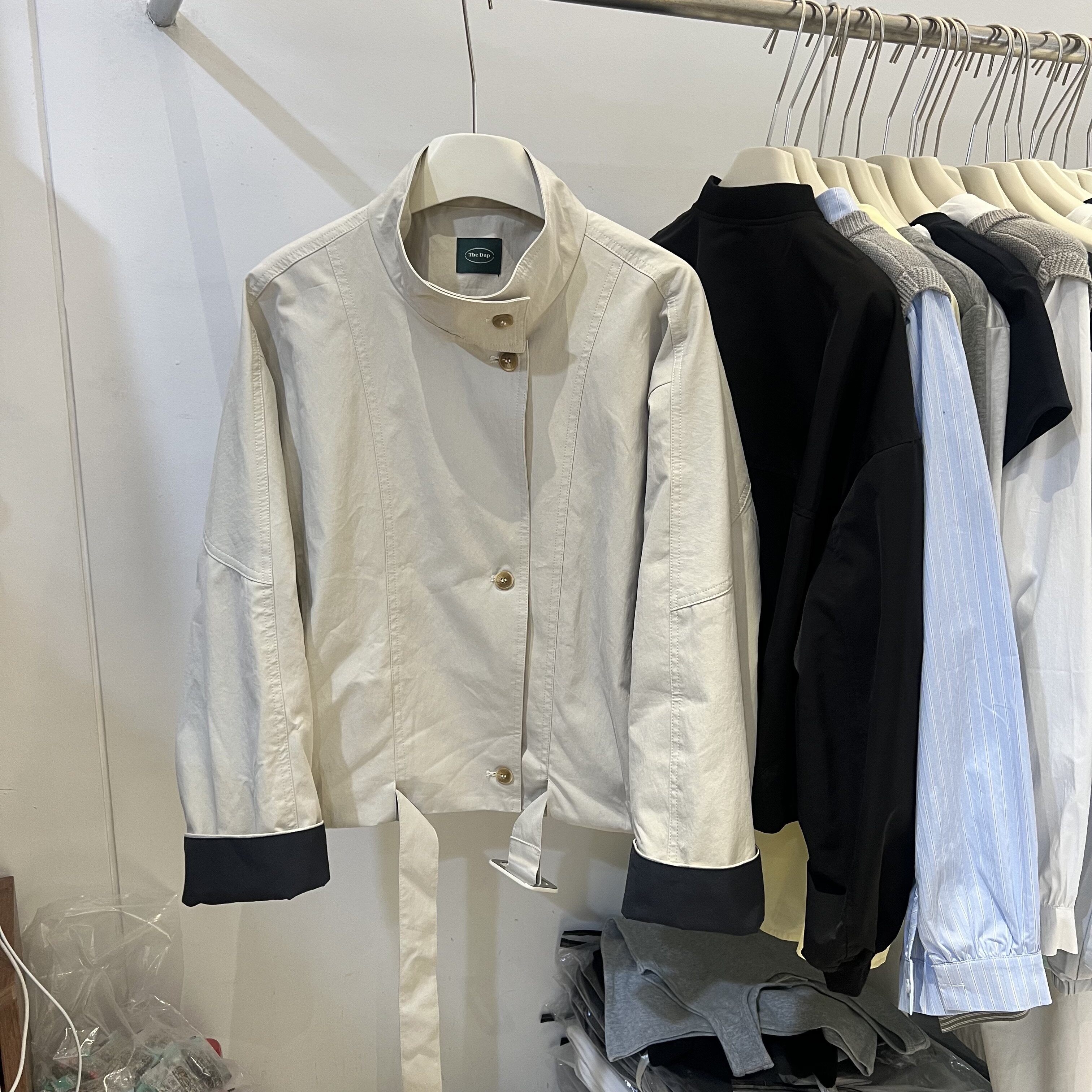 2026春季新款韩版宽松立领短款风衣外套女系带显瘦小个子夹克上衣