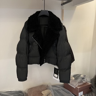 2025冬季新款高级感羊羔毛翻领拼接90白鹅绒服女短款羽绒服外套潮