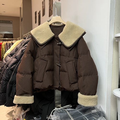 时尚羊羔毛拼接翻领羽绒服外套女