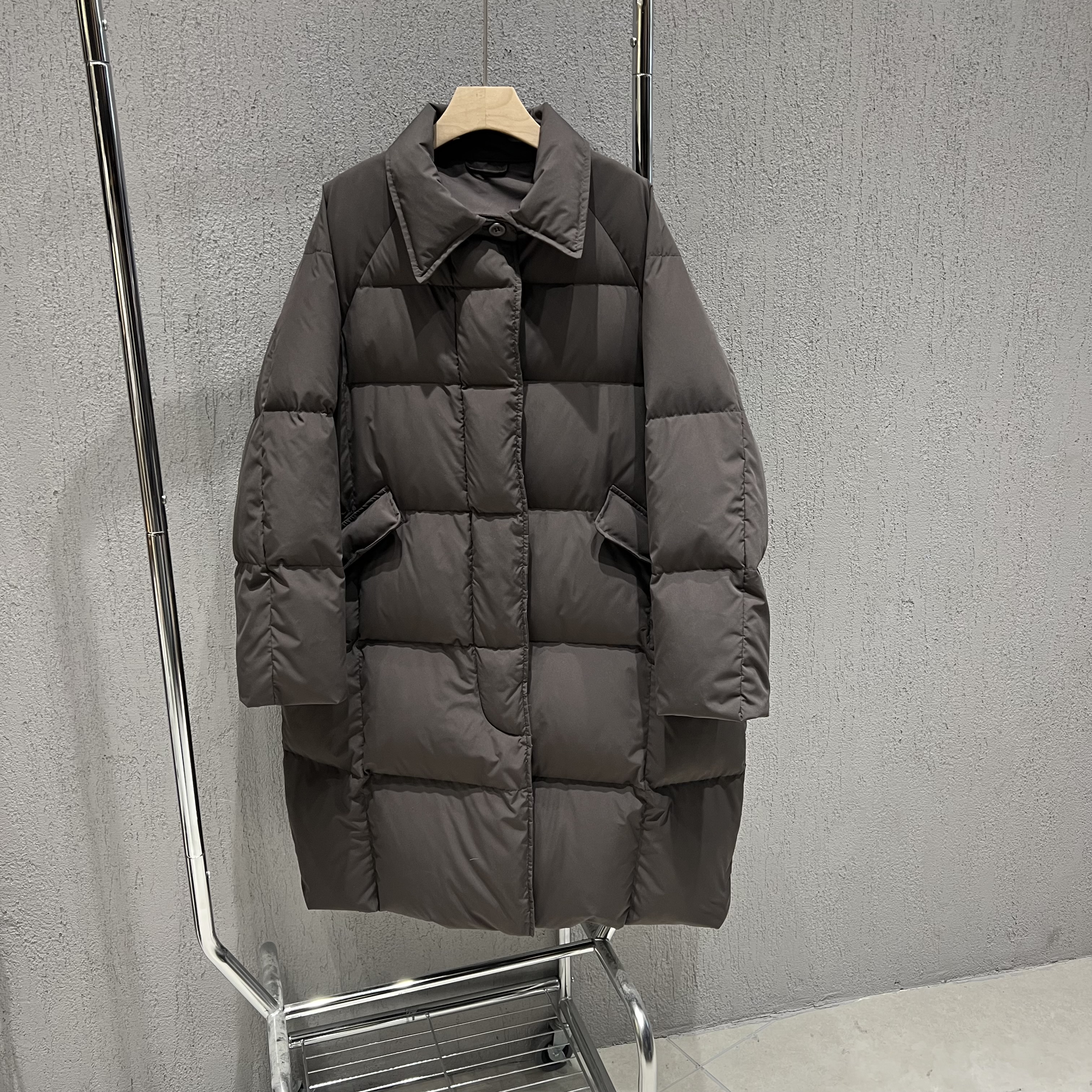 宽松文艺翻领长款过膝羽绒服外套