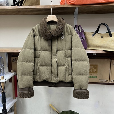 时尚短款羊羔毛领拼接羽绒服外套