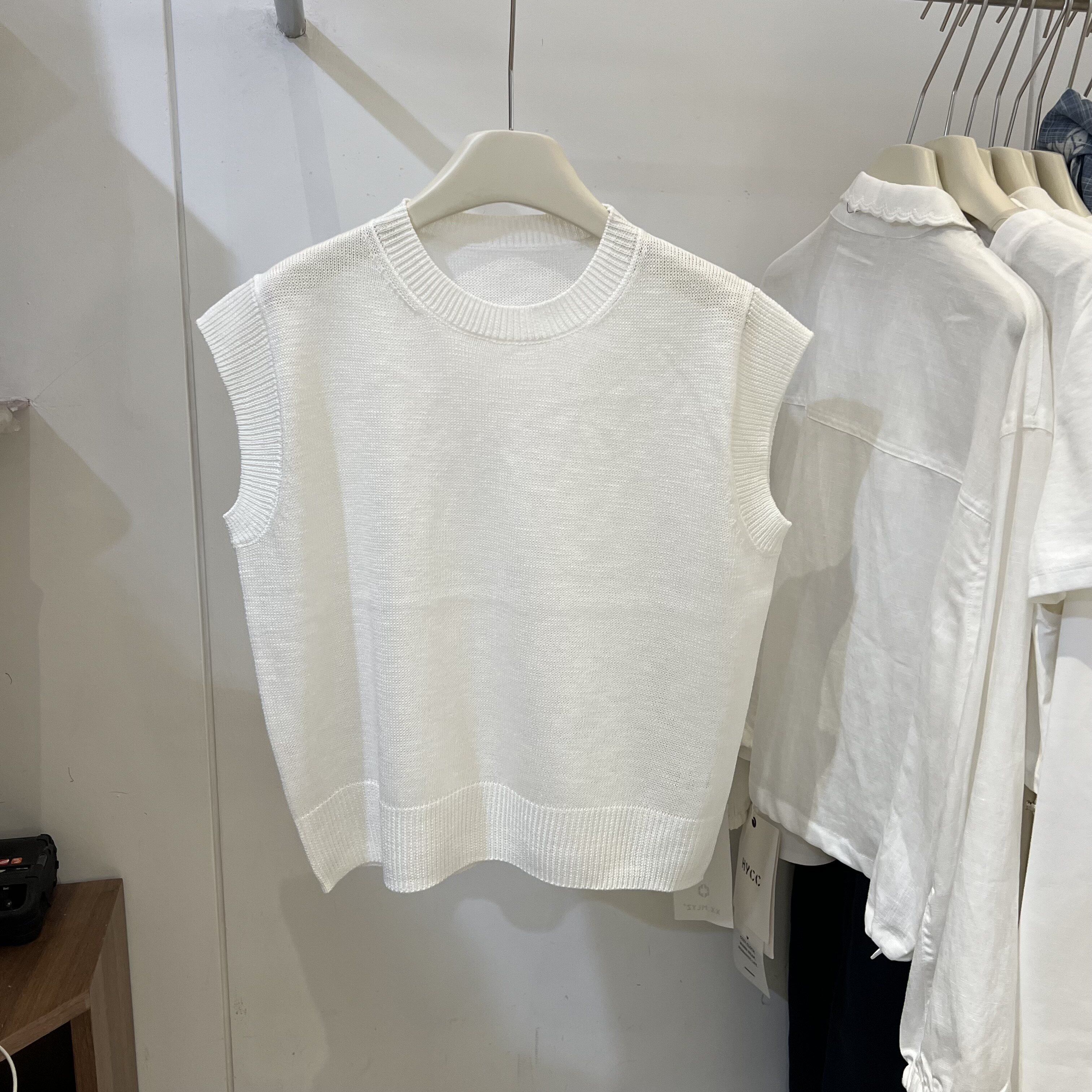 2026夏季新款韩版时尚圆领无袖冰丝针织衫背心女百搭显瘦遮肉上衣