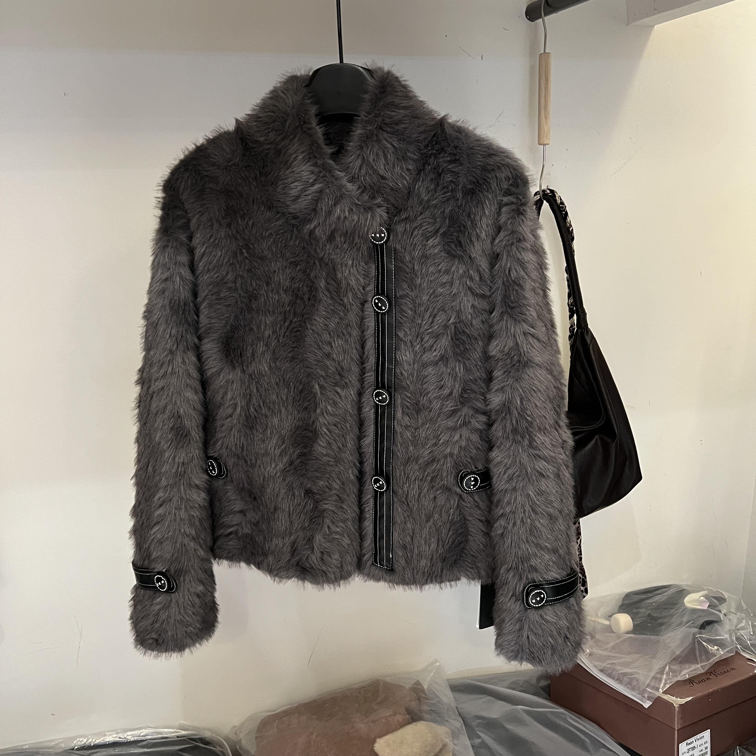 气质短款环保皮草毛毛外套上衣女