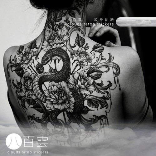 魅惑蛇纹图案后背大面积黑灰纹身