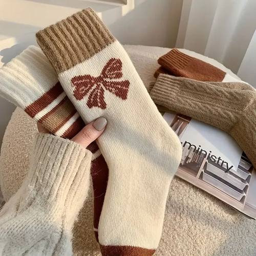 4 Pairs of Women's Thick Plush Warm Crew Socks - Retro Style