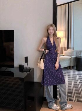 法式V领紫色挂脖连衣裙女2026夏季新款露背碎花收腰包臀鱼尾长裙