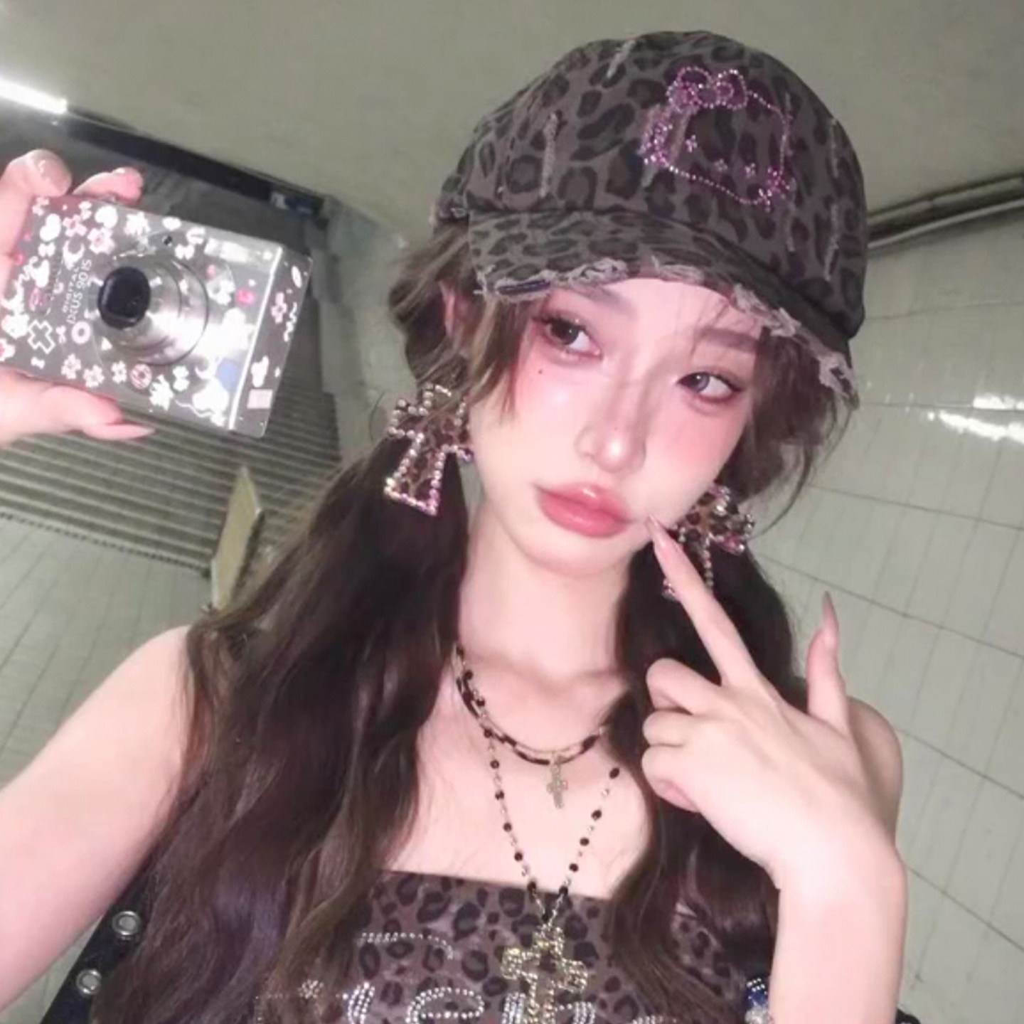 千禧辣妹KT烫钻豹纹棒球帽子女2026新款夏季甜酷做旧鸭舌帽显脸小
