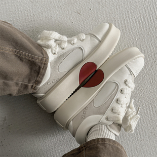 新款小众设计男女百搭增高考拉灰爱心板鞋休闲情侣潮流小白鞋子潮