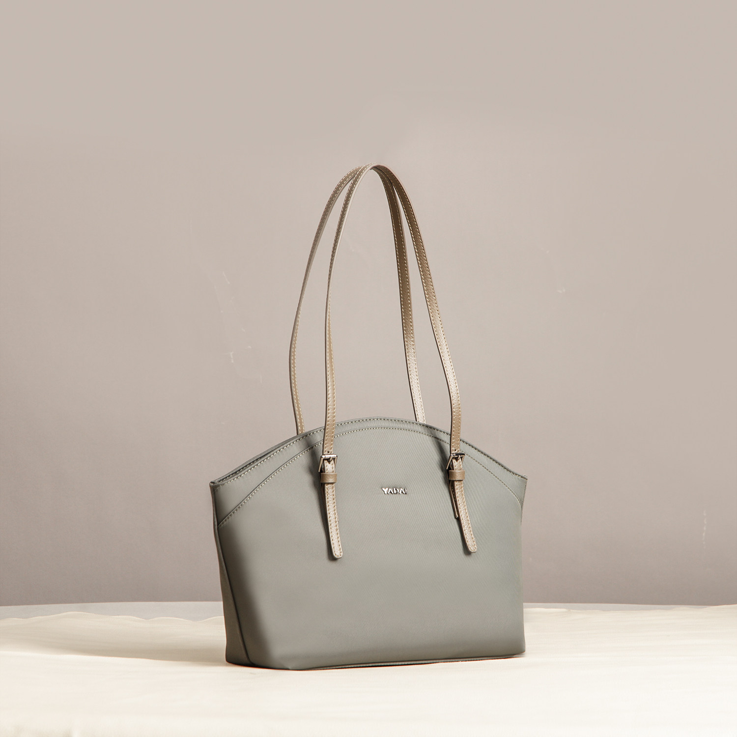 娅黛女包2023春夏新款尼龙布配真皮小众百搭轻奢手提斜挎贝壳包女