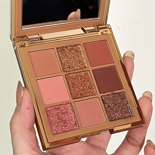 运损重压Huda beauty 9色眼影盘Nude Medium不退不换