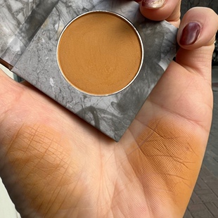 老板疯了~乱扔价~纯福利眼影~ HAZELFEEL黑绯单色眼影02#