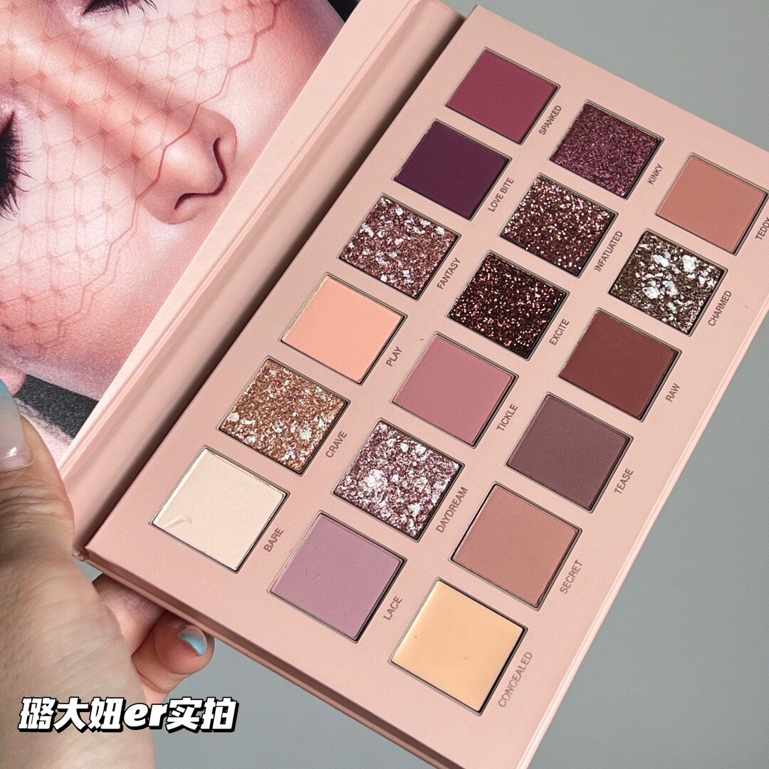 现货清仓打折 Huda Beauty18色眼影盘沙漠玫瑰 绝版色号