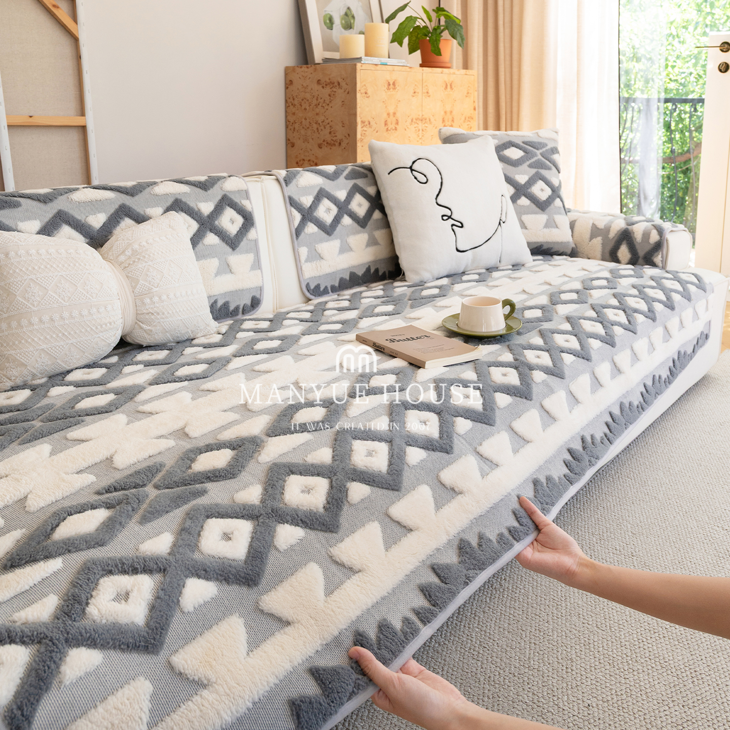 蔓越家奶油色毛绒沙发垫