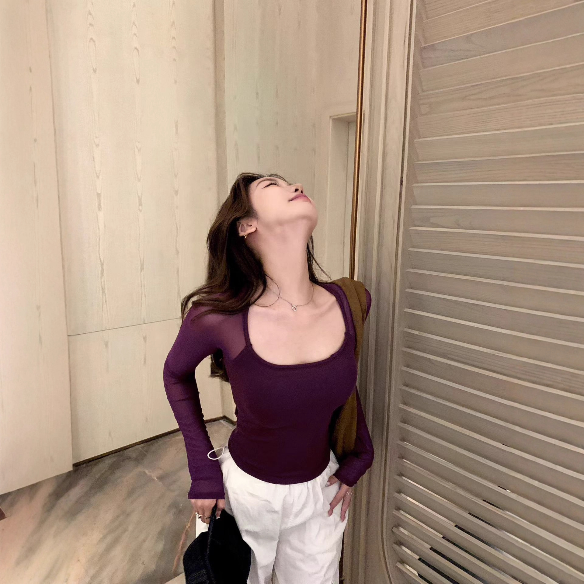 辣妹短款紧身打底衫长袖上衣女春秋新款U领性感修身显瘦显胸T恤女