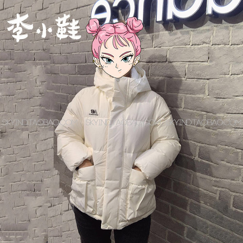 女款轻盈时尚短款连帽羽绒服