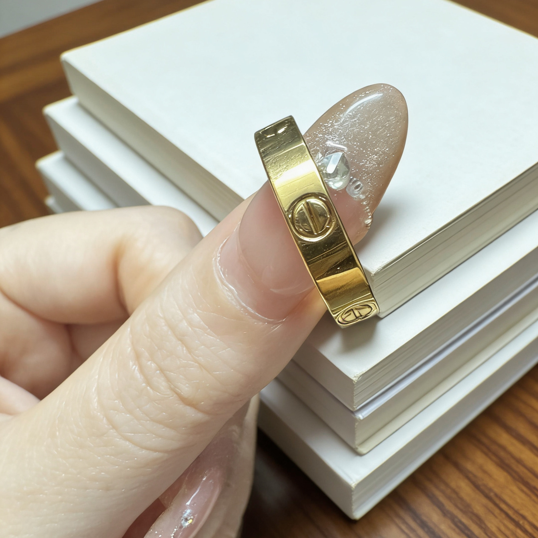 沙金饰品光面一字纹戒指男女仿真黄金素圈指环小众轻奢高级感配饰